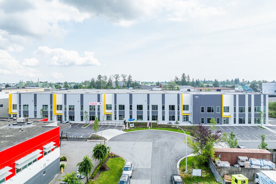 7915 130 St, Surrey, BC à vendre - Photo de l’immeuble – Image 3 sur 5