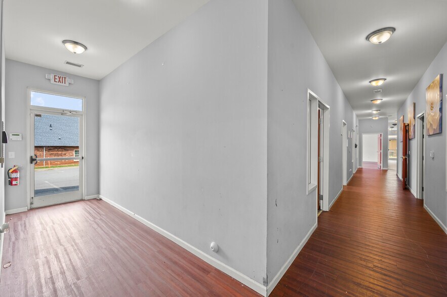 8017 N Point Blvd, Winston-Salem, NC à louer - Photo de l’immeuble – Image 3 sur 51