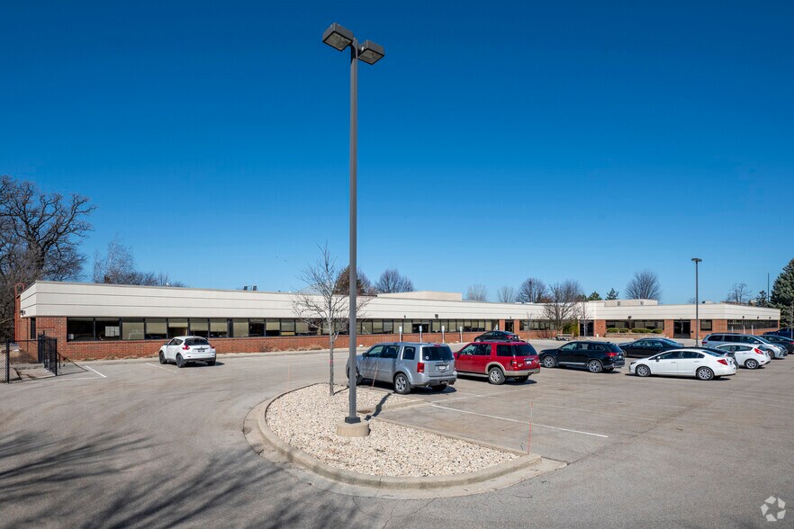 1210 Fourier Dr, Madison, WI à louer - Photo principale – Image 1 sur 9