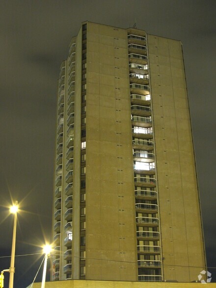 340 Colborne St, London, ON à louer - Photo de l’immeuble – Image 3 sur 11