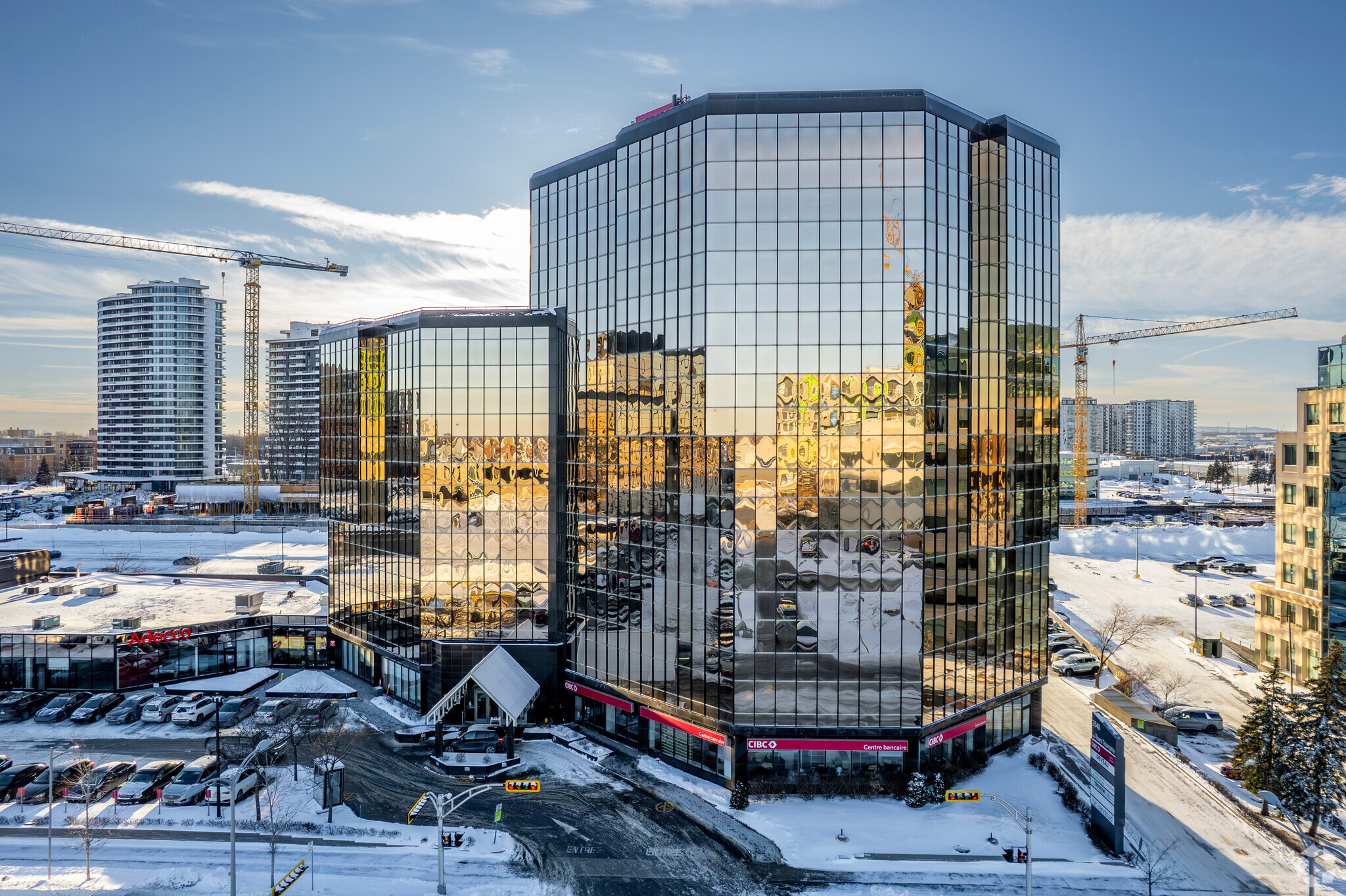 2500 Boul Daniel-Johnson, Laval, QC à louer Photo principale– Image 1 sur 4