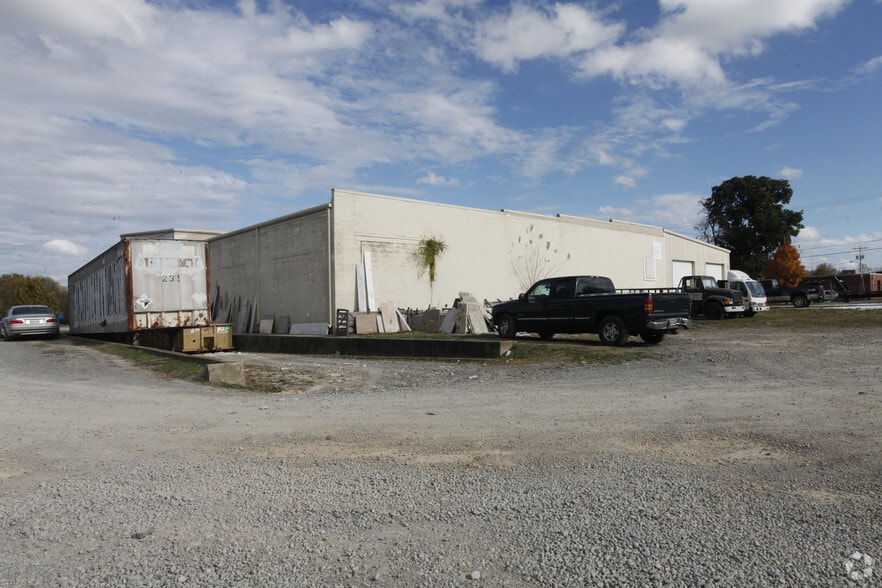 714 W Main St, Murfreesboro, TN à louer - Photo de l’immeuble – Image 3 sur 17