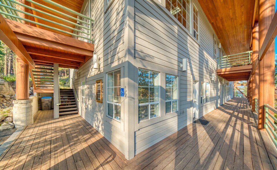 12010 Donner Pass Rd, Truckee, CA à louer - Photo de l’immeuble – Image 3 sur 33