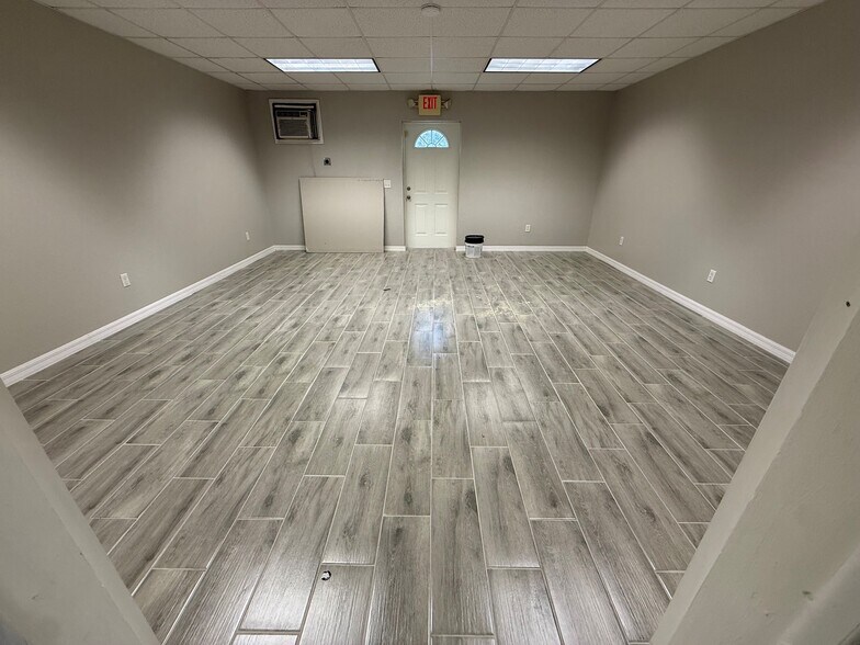 1000 E Alfred St, Tavares, FL à louer - Photo de l’immeuble – Image 2 sur 4