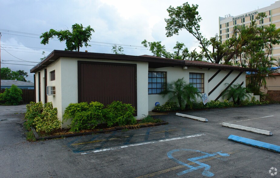 16801 NE 6th Ave, Miami, FL à vendre - Photo de l’immeuble – Image 2 sur 6