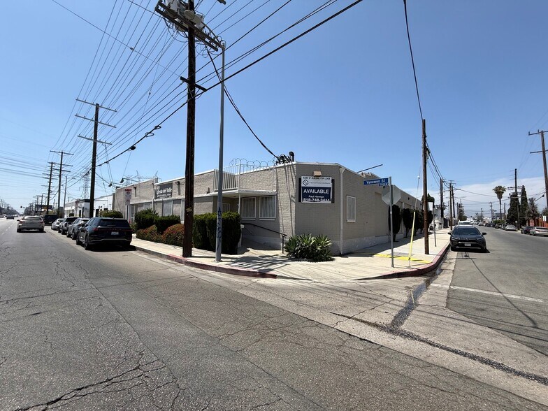 11471 Vanowen St, North Hollywood, CA à louer - Photo de l’immeuble – Image 2 sur 21