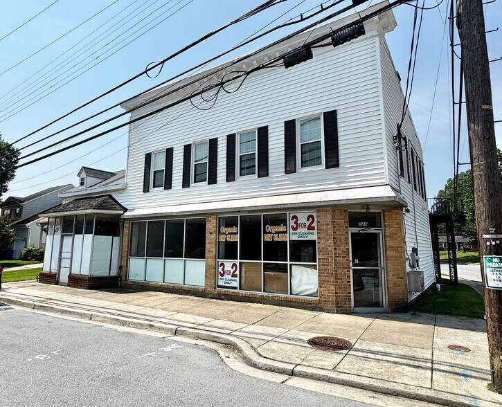 520 Montgomery St, Laurel, MD à vendre - Photo de l’immeuble – Image 1 sur 17