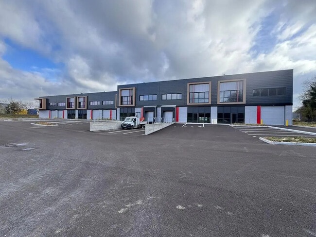 Plus de détails pour Bureau, Local d'activités à louer