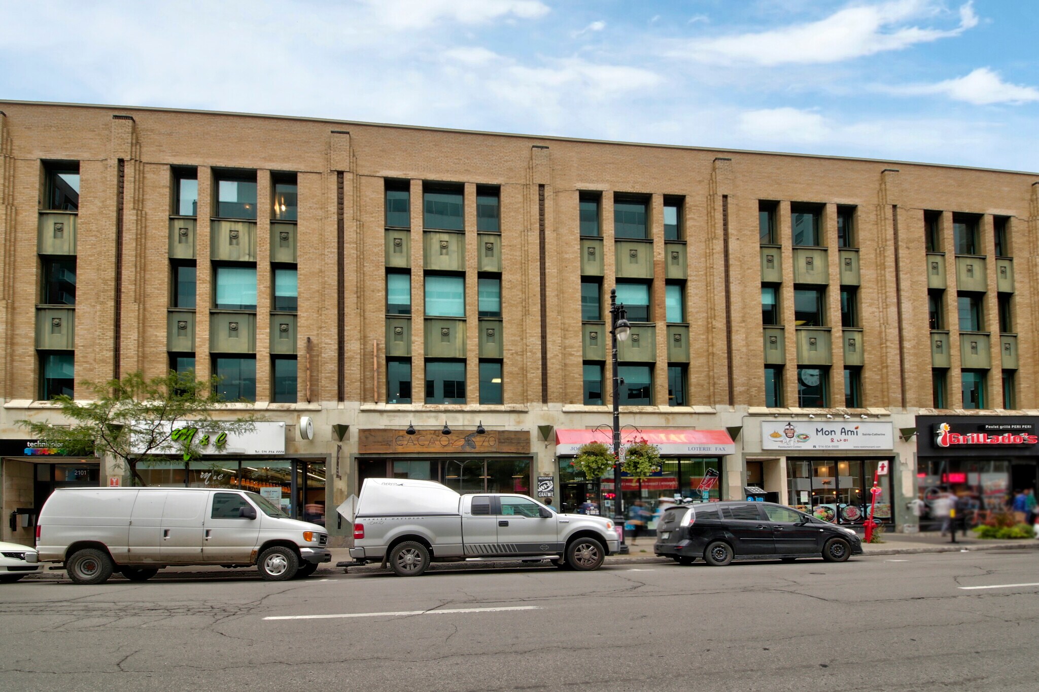 2077-2101 Rue Sainte-Catherine O, Montréal, QC à louer Photo principale– Image 1 sur 2