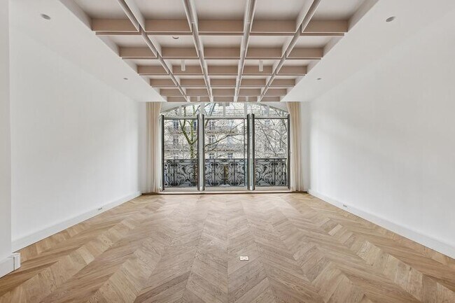 Plus de détails pour 11 B Rue Balzac, Paris - Bureau à louer
