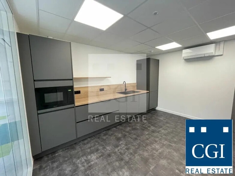 Bureau dans Seyssins à louer - Photo de l’immeuble – Image 3 sur 4