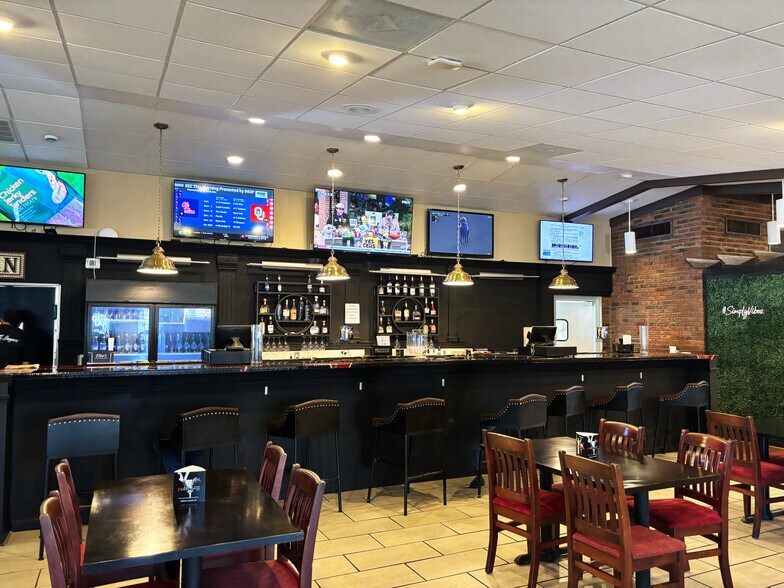 7843 North Point Blvd, Winston-Salem, NC à vendre - Photo de l’immeuble – Image 3 sur 10