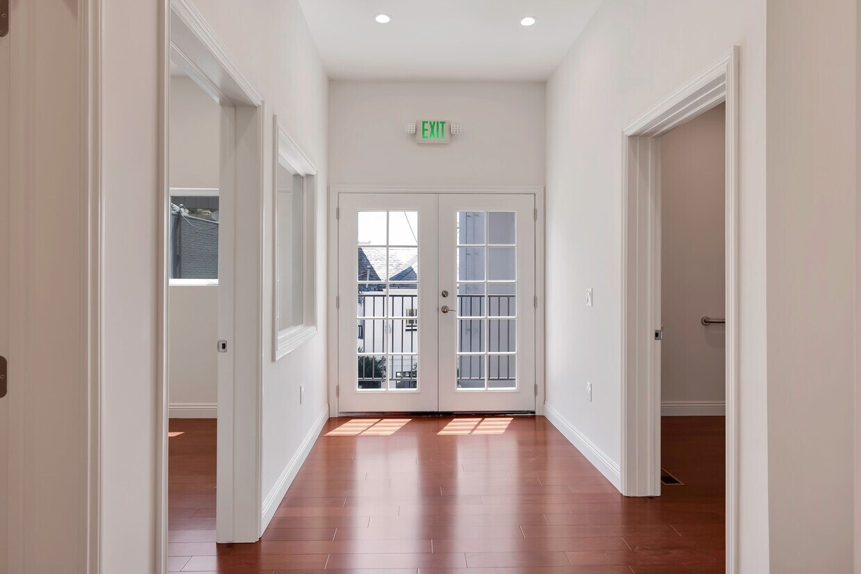 1112 N Sherbourne Dr, West Hollywood, CA à louer Photo intérieure– Image 1 sur 10