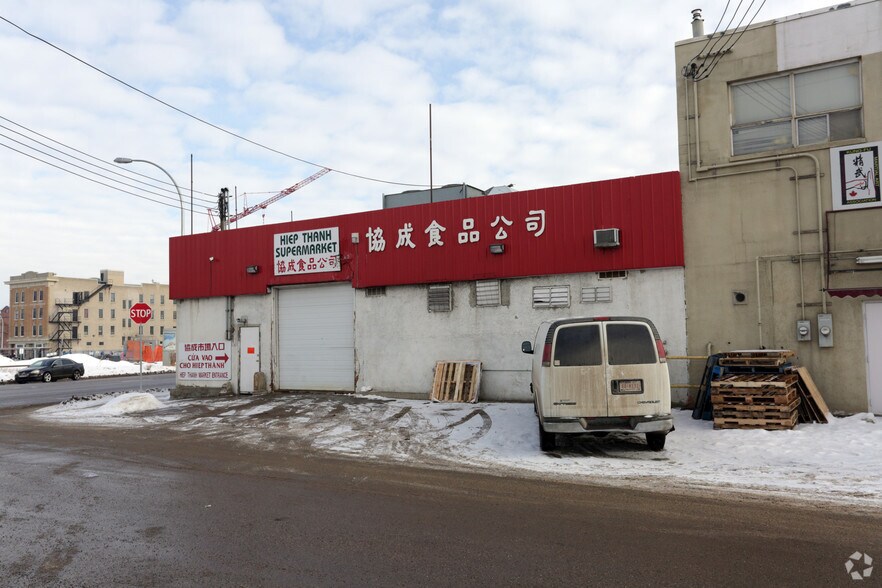 10718 98th St NW, Edmonton, AB à vendre - Photo de l’immeuble – Image 3 sur 7