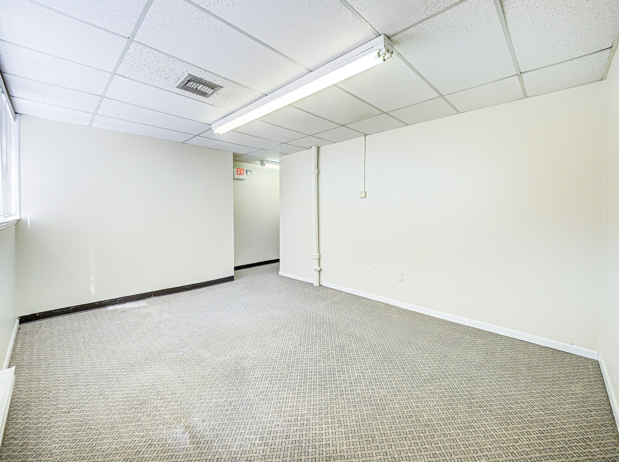 1075 State Route 34, Matawan, NJ à louer Photo intérieure– Image 1 sur 5