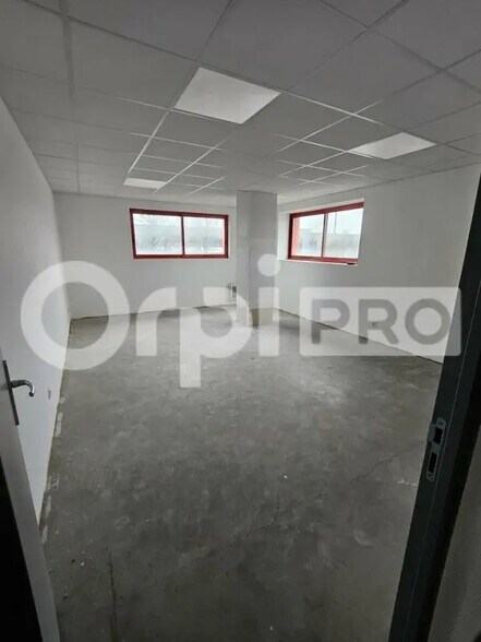 Bureau dans Reims à louer - Photo de l’immeuble – Image 2 sur 2