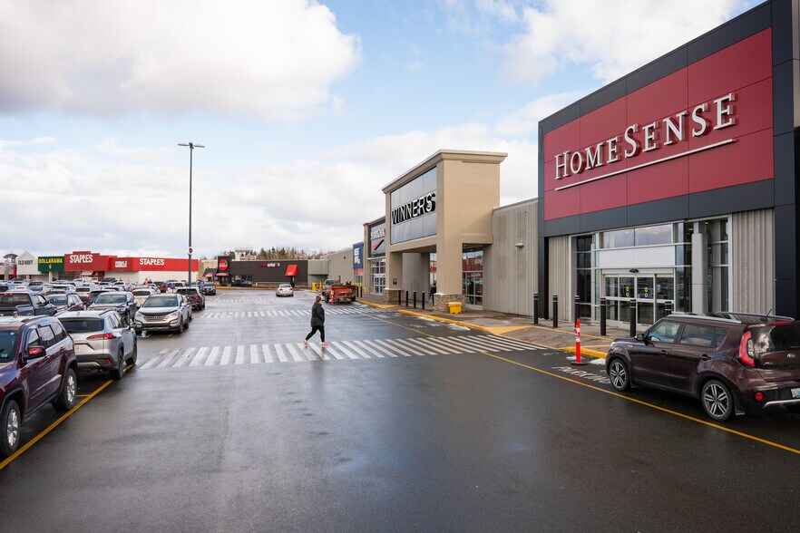 800 Grand Lake Rd, Cape Breton, NS à louer - Photo de l’immeuble – Image 3 sur 9