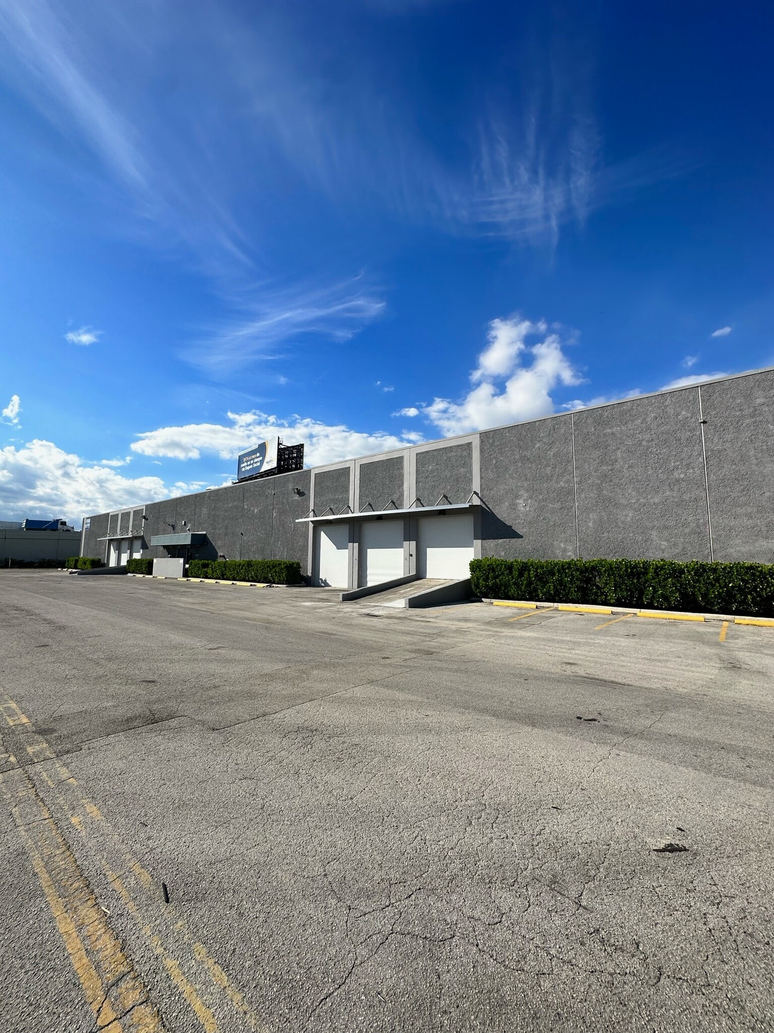7860-7960 NW 76th Ave, Medley, FL à louer Photo de l’immeuble– Image 1 sur 3