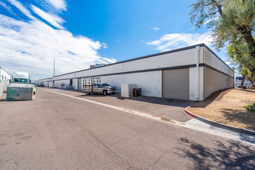 3114 W Thomas Rd, Phoenix, AZ à louer - Photo de l’immeuble – Image 2 sur 6