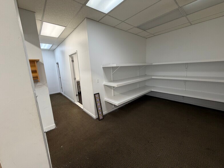1207-1219 Broadway, Hewlett, NY à louer - Photo intérieure – Image 3 sur 9