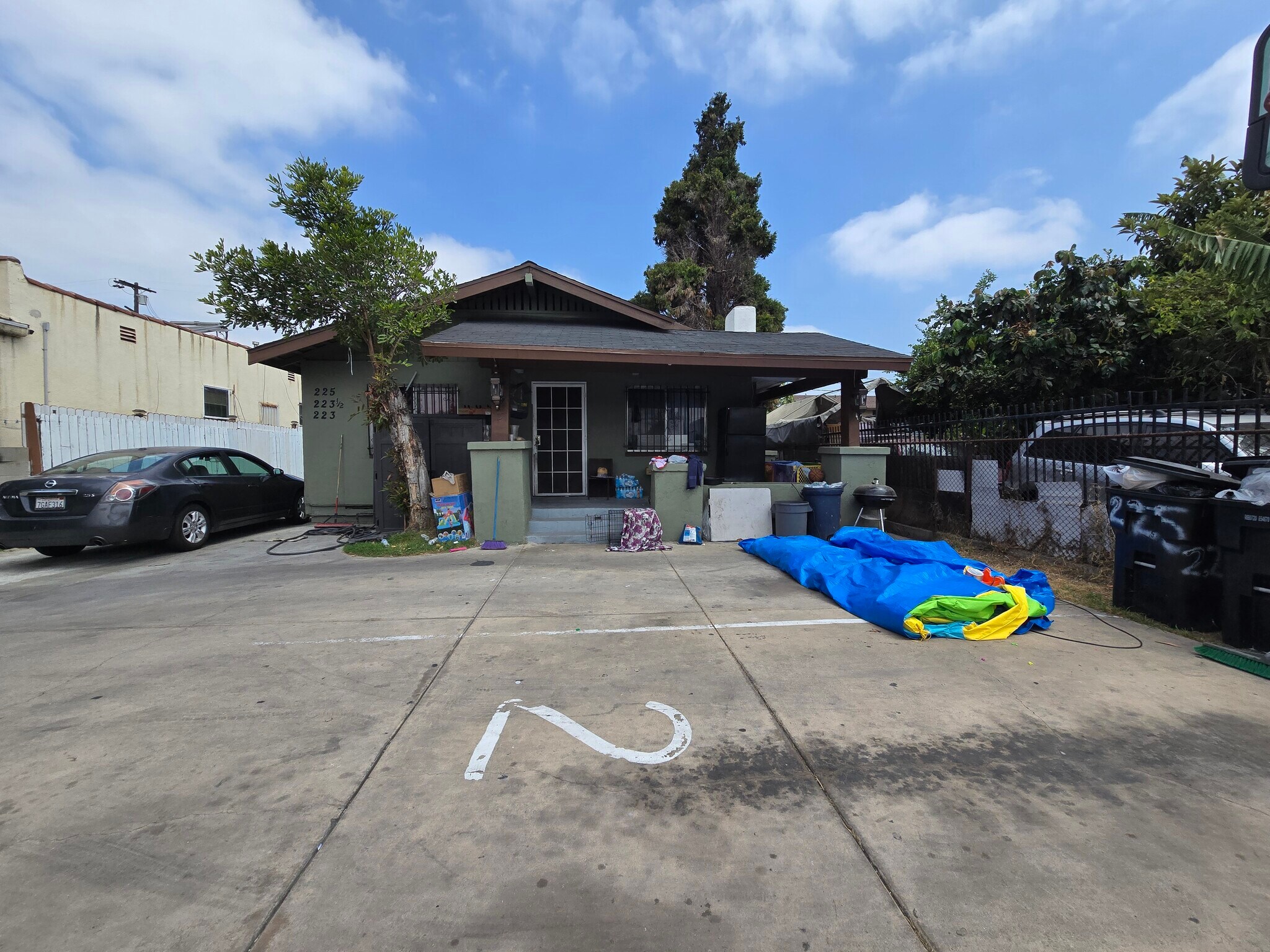 225 E 74th St, Los Angeles, CA à vendre Photo principale– Image 1 sur 12