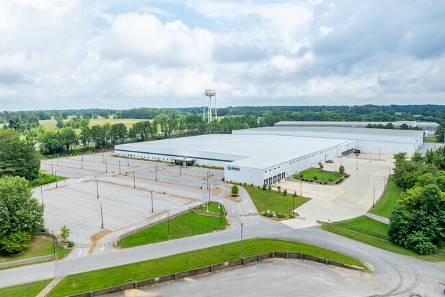 Plus de détails pour 3150 Barry Dr, Portland, TN - Industriel/Logistique à vendre