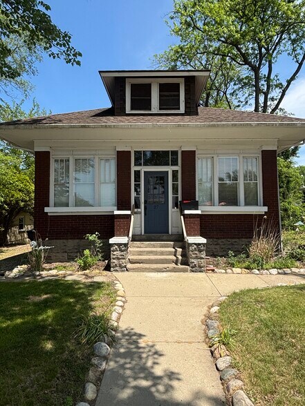 27 S Whittaker St, New Buffalo, MI à louer - Photo de l’immeuble – Image 2 sur 11