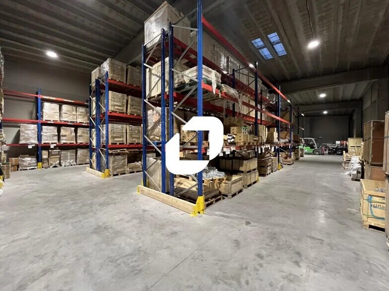 Local d’activités dans Lens à louer - Photo de l’immeuble – Image 2 sur 7