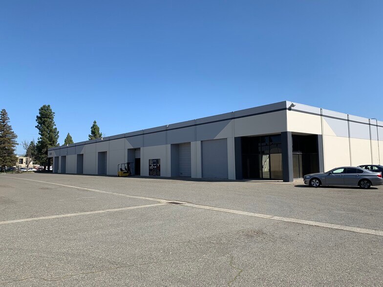 8220 Alpine Ave, Sacramento, CA à louer - Photo de l’immeuble – Image 2 sur 3