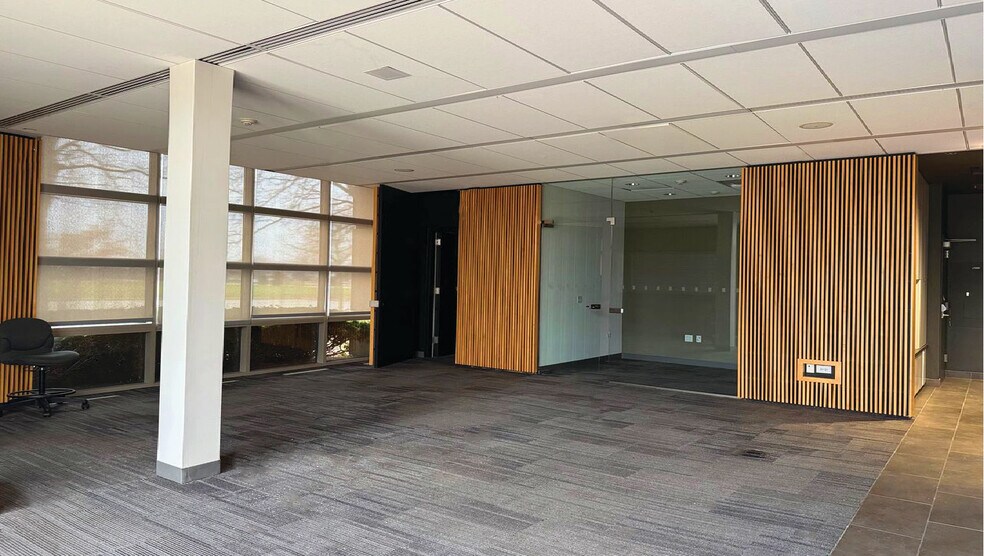 320 W Diehl Rd, Naperville, IL à louer - Photo intérieure – Image 2 sur 5