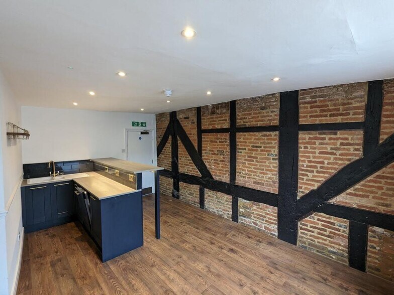 127-131 High St, Guildford à louer - Photo de l’immeuble – Image 3 sur 4