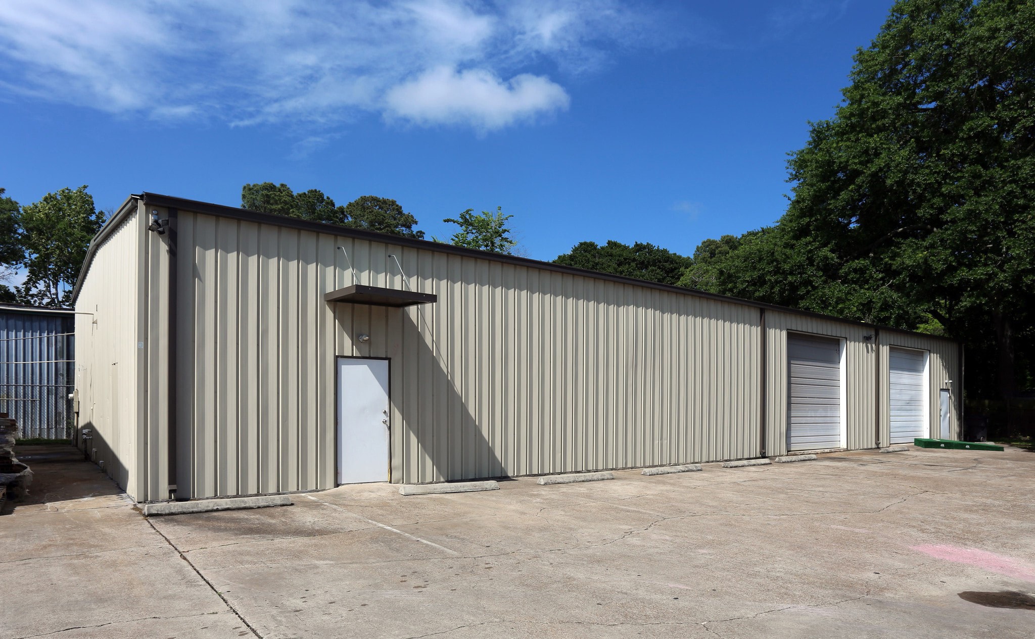 1611 Elmview Dr, Houston, TX à louer Photo de l’immeuble– Image 1 sur 7