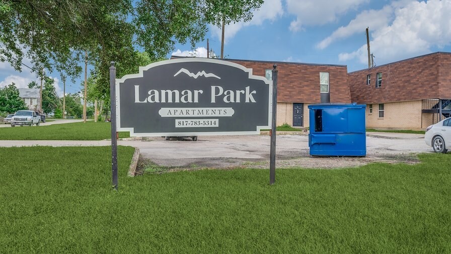 210 S Lamar St, Itasca, TX à vendre - Photo de l’immeuble – Image 2 sur 2