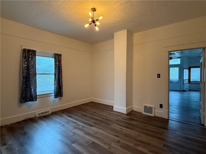 338 Robinson Rd, Campbell, OH à vendre - Photo de l’immeuble – Image 3 sur 9