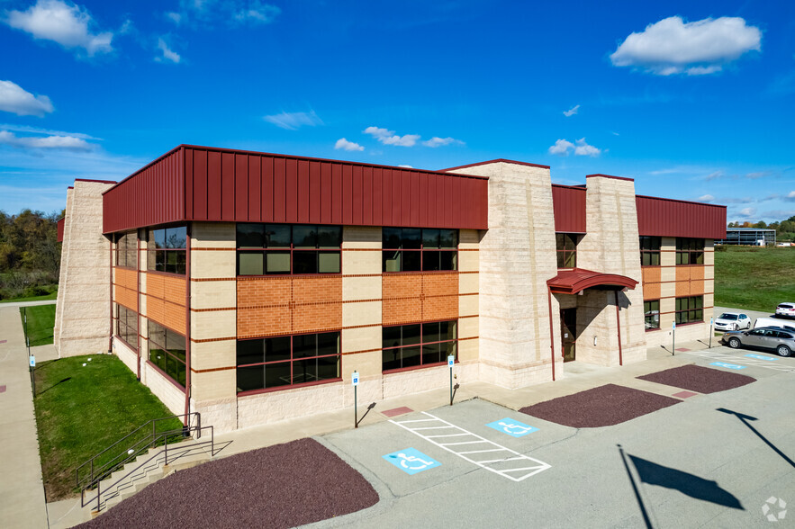 631 Excel Dr, Mount Pleasant, PA à louer - Photo de l’immeuble – Image 2 sur 17