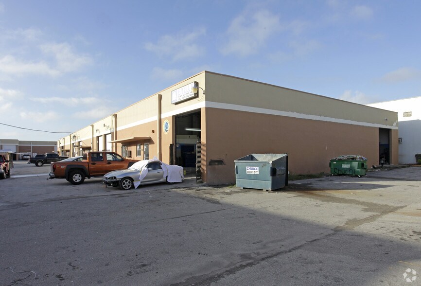 7800 W 2nd Ct, Hialeah, FL à vendre - Photo de l’immeuble – Image 2 sur 6