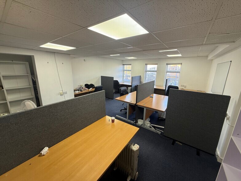 41 Darkes Ln, Potters Bar à vendre - Photo de l’immeuble – Image 3 sur 5