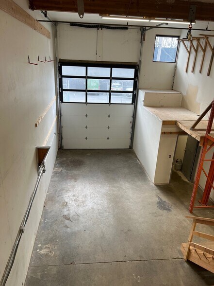 1127 W 14th St, North Vancouver, BC à louer - Photo intérieure – Image 3 sur 5