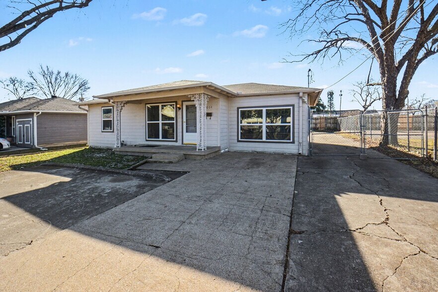 1004 18th Pl, Plano, TX à louer - Photo de l’immeuble – Image 2 sur 26