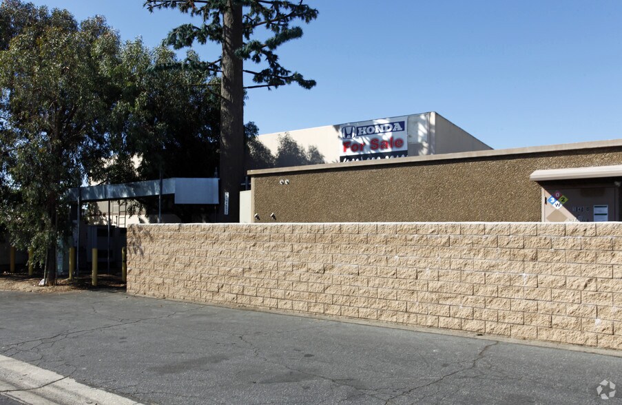 2314 S Vineyard Ave, Ontario, CA à louer - Photo de l’immeuble – Image 2 sur 4