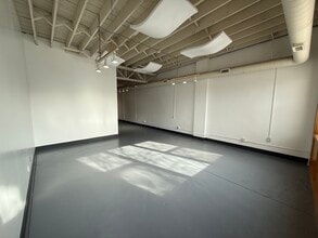 22620 Woodward Ave, Ferndale, MI à louer Photo intérieure– Image 2 sur 8