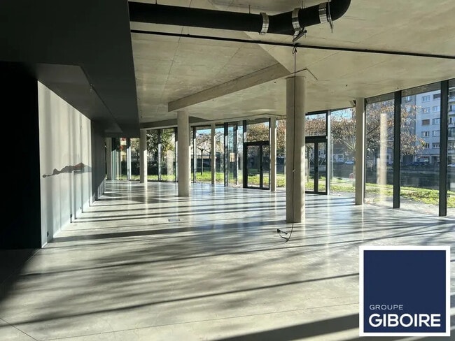 Plus de détails pour Local commercial à louer