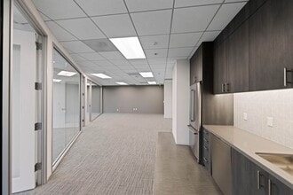 9255 Towne Centre Dr, San Diego, CA à louer Photo intérieure– Image 2 sur 6