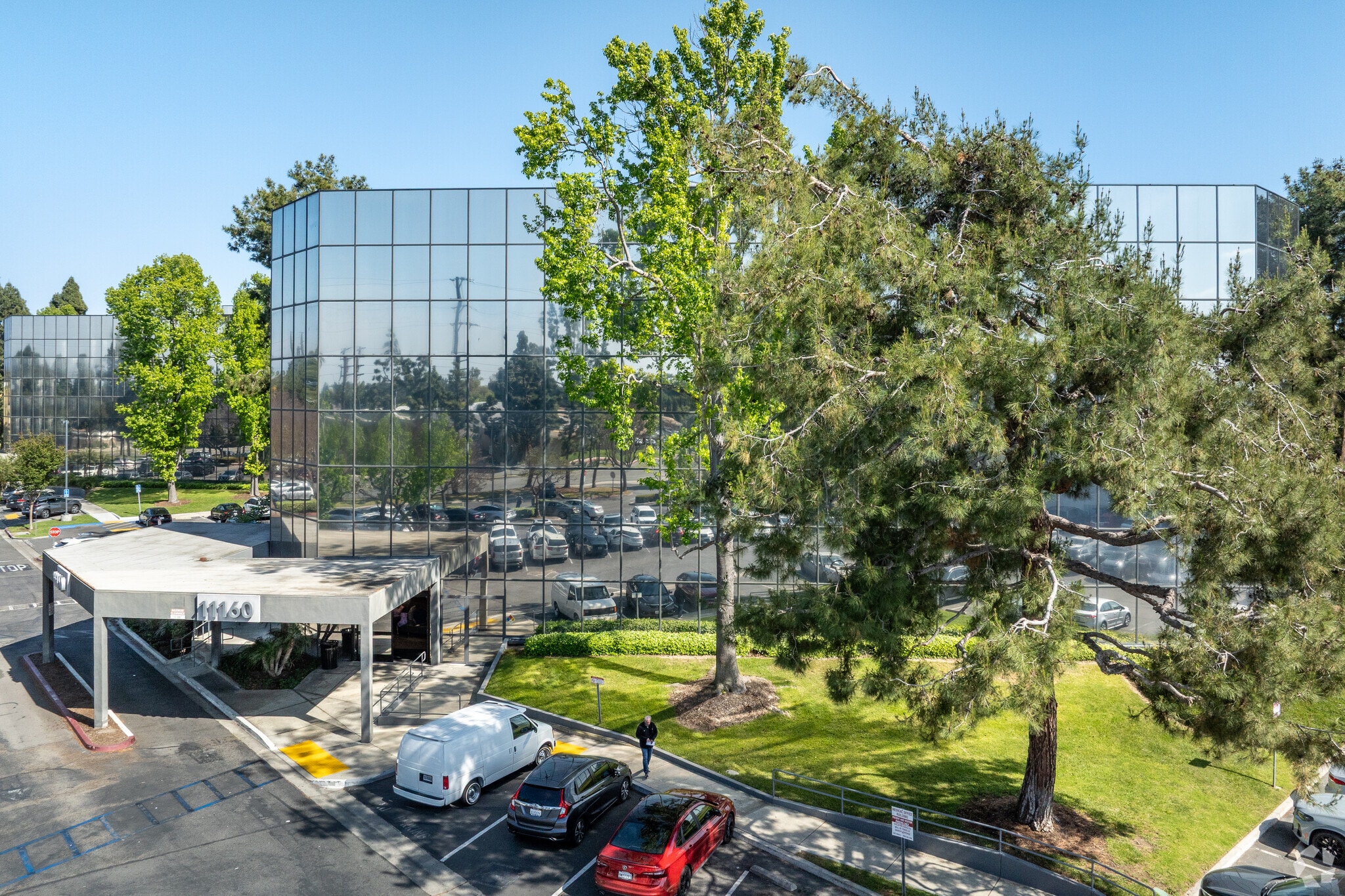 11160 Warner Ave, Fountain Valley, CA à louer Photo principale– Image 1 sur 10