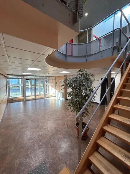 Bureau dans Mont-Saint-Aignan à louer - Hall d’entrée – Image 1 sur 5