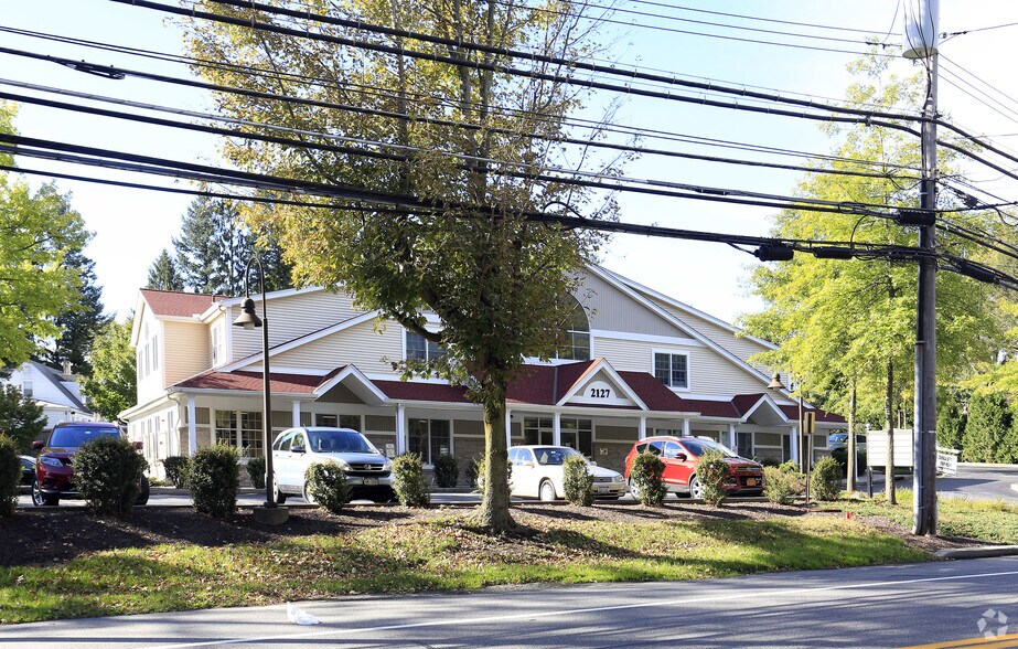 2127 Crompond Rd, Cortlandt Manor, NY à louer - Photo de l’immeuble – Image 2 sur 9