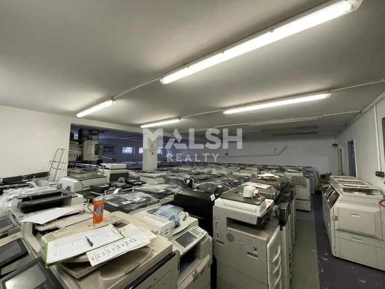 Local d’activités dans Saint-Priest à louer - Photo intérieure – Image 3 sur 4