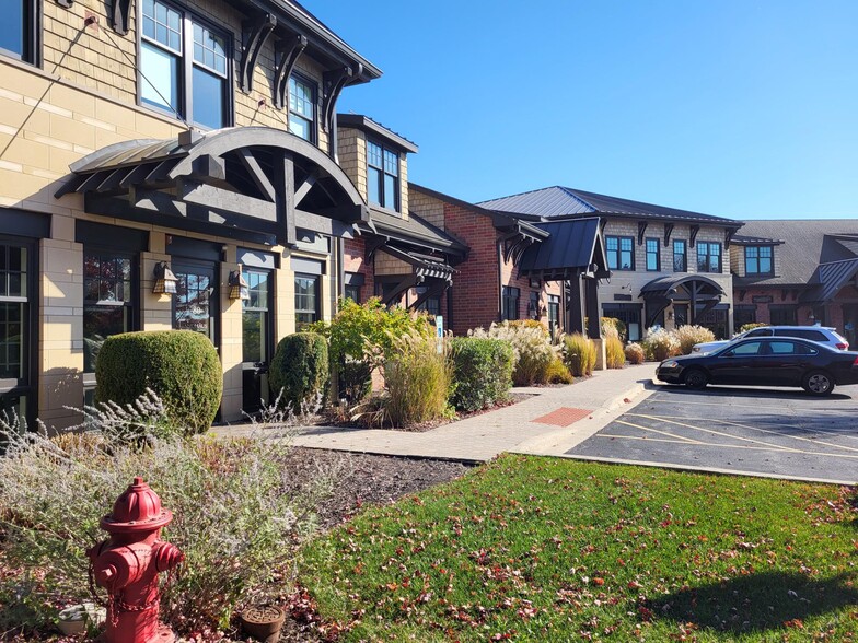 1232-1280 American Way, Libertyville, IL à louer - Photo de l’immeuble – Image 1 sur 25
