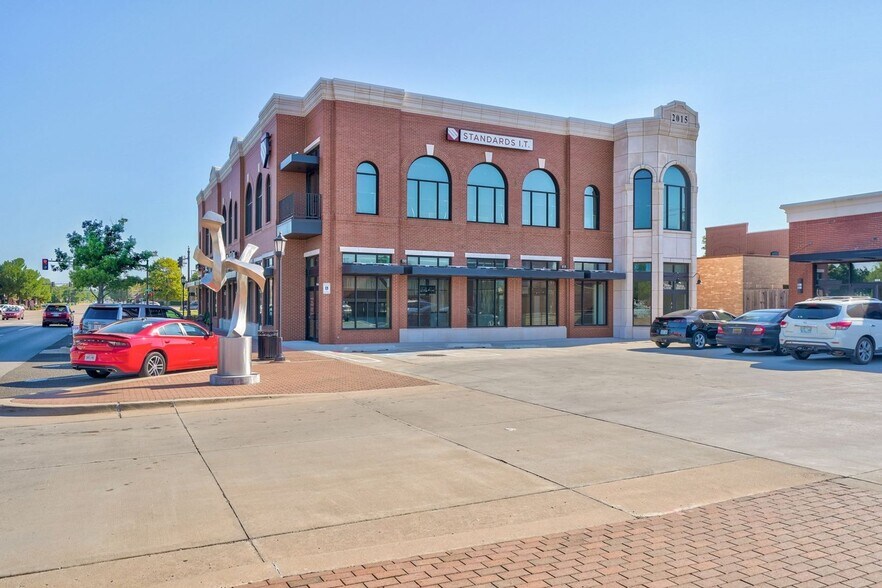130 N Broadway, Edmond, OK à louer - Photo de l’immeuble – Image 2 sur 34