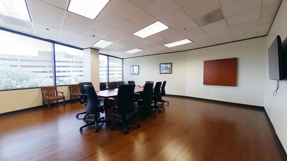 12012 Wickchester Ln, Houston, TX à vendre - Photo intérieure – Image 3 sur 10
